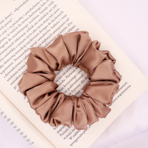 Gumka do włosów - scrunchie M ciemny cappuccino Gumka do włosów - scrunchie M ciemny cappuccino