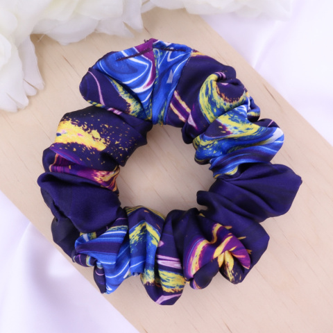 Gumka do włosów - scrunchie M fioletowy tie dye Gumka do włosów - scrunchie M fioletowy tie dye