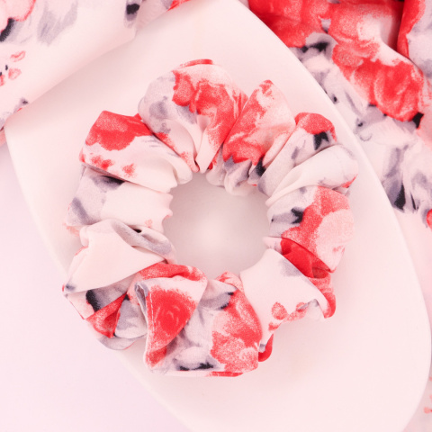 Gumka do włosów - scrunchie M red rose Gumka do włosów - scrunchie M red rose
