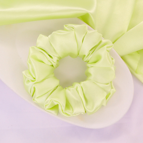 Gumka do włosów - scrunchie M seledynowa Gumka do włosów - scrunchie M seledynowa