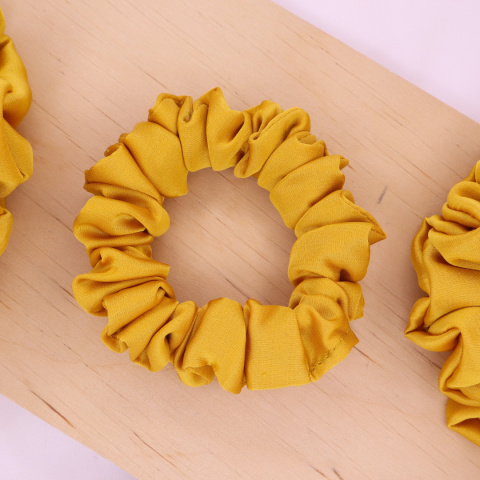 Gumka do włosów - scrunchie S musztardowa Gumka do włosów - scrunchie S musztardowa