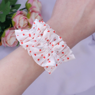 Gumka do włosów scrunchie z falbanką biała w serduszka